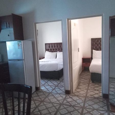 Victoria Guest Lodge Белвил Екстериор снимка