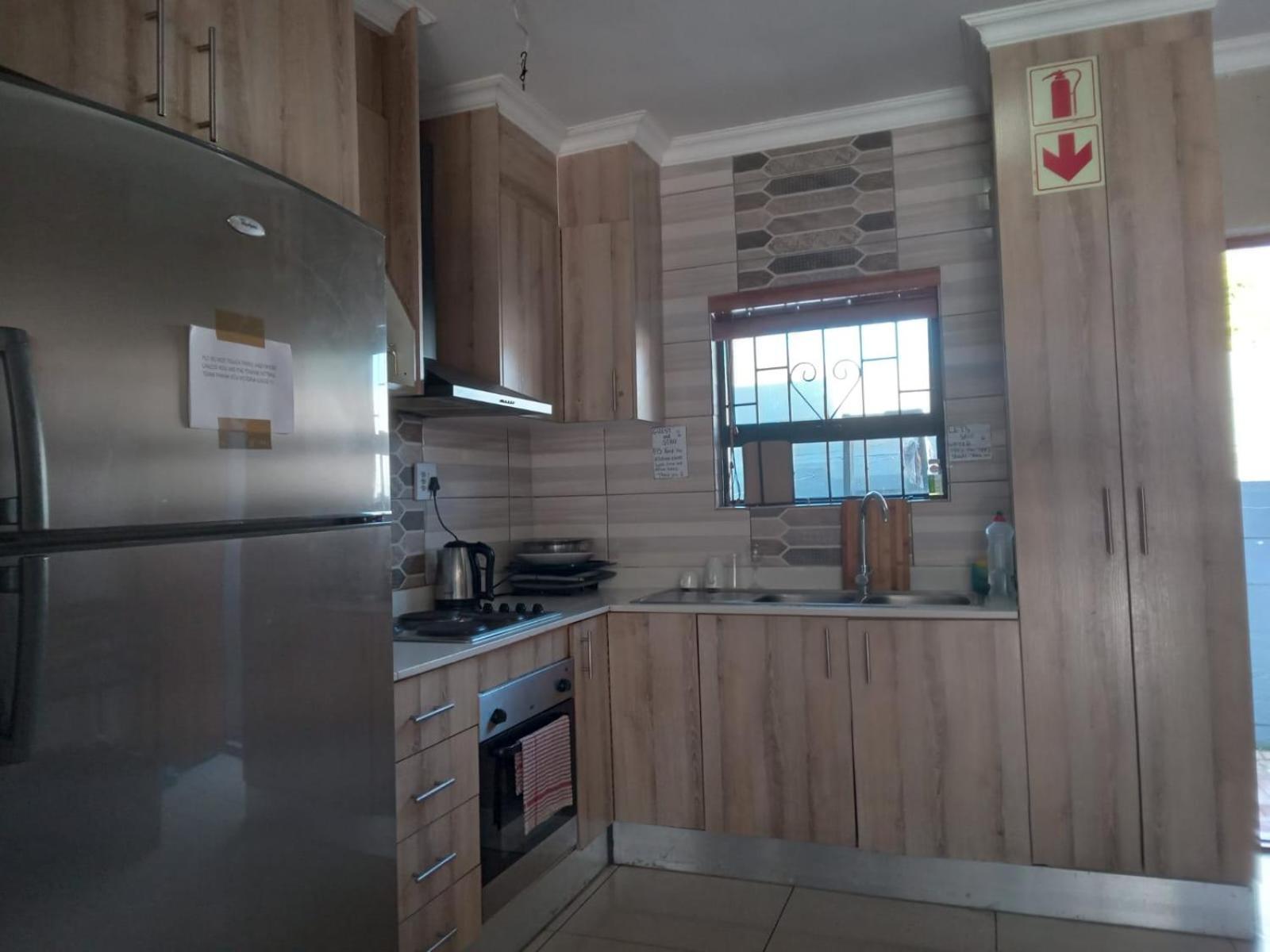 Victoria Guest Lodge Белвил Екстериор снимка